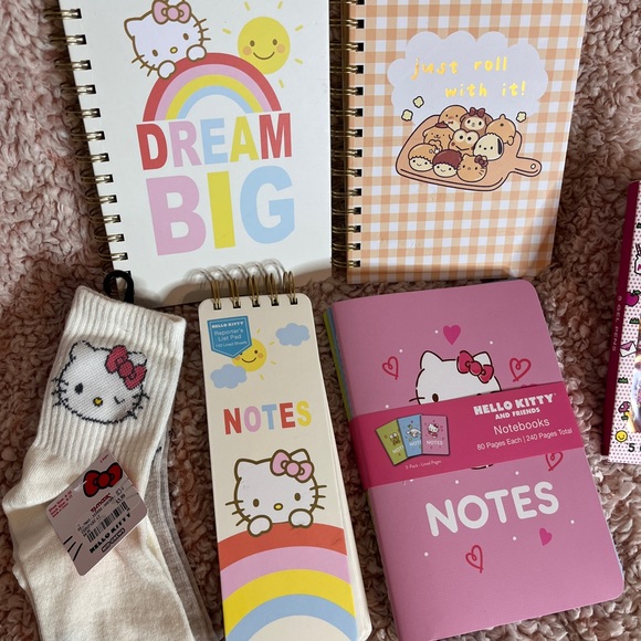 Hello kitty bundle - Picture 2 of 6